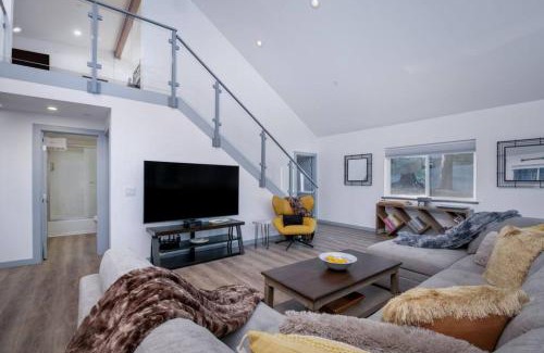 Alta House | Entire Villa in Sierra Mountains