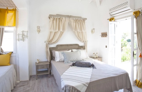 Hacımemis Villa | Entire Villa with 8 rooms in Alacati