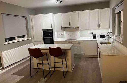 Lucan House | Entire VIP House with Park View <3 Bedrooms> 15 mins from Duplin Airport