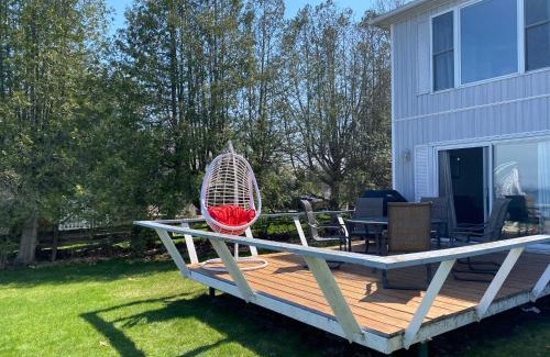 Carrying Place House | Entire waterfront cottage in carrying place