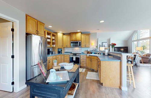 Agate Hotel | Entire waterfront property with hot tub, fire pits, patio & private beach access