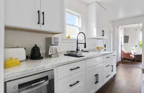 St. Helena House | Entire Wine Country Compound with Separate Office — all to yourself!