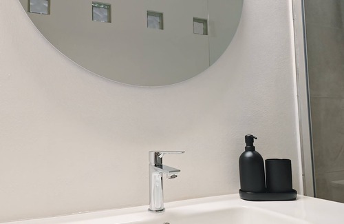 Alessandria Apartment | Entirely renovated elegant apartment in downtown Alexandria