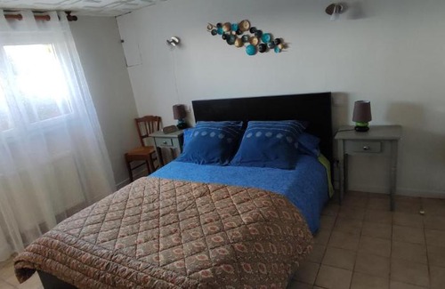 Monestier-Merlines House | Entre Puy-de-Dôme et Corrèze Appartement pour 4 personnes avec terrasse et jardin
