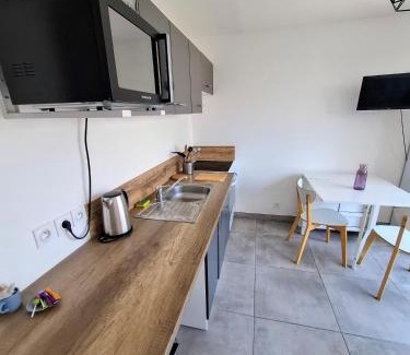 Poussan Apartment | Entre Terre et Mer, logement cosy