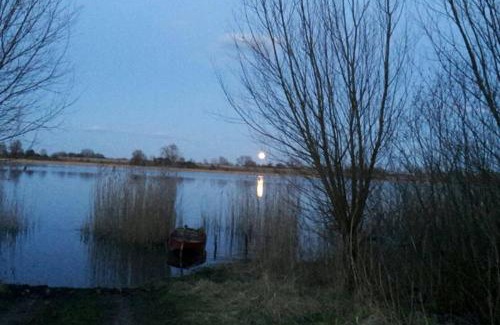 Gallin-Kuppentin Apartment | Entspannen im Dorf am See