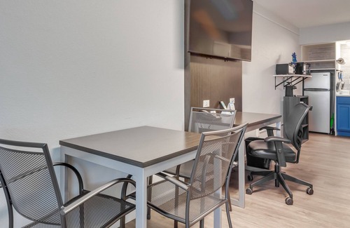 Henderson Apartment | Envi Boutique Hotel Studio ~ 3 Mi to Downtown!