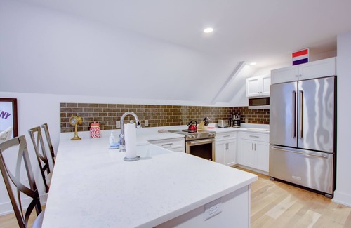 Charleston Historic District Condo | Enviable Location Blending Charm and Comfort