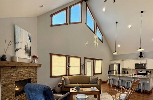 Chippewa Falls Other | Envisage Retreat: Cozy 2nd-Floor 'Coach House' Lodge for Serenity & Rejuvenation