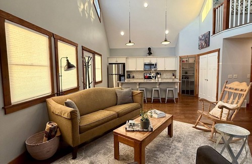 Chippewa Falls Other | Envisage Retreat: Cozy 2nd-Floor 'Coach House' Lodge for Serenity & Rejuvenation