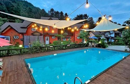 Heungjeonggyegok House | Eoullim Pension - Moonlight Yard