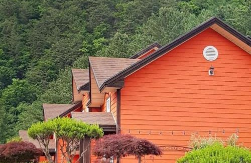 Heungjeonggyegok House | Eoullim Pension - Moonlight Yard