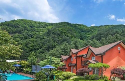 Heungjeonggyegok House | Eoullim Pension - Moonlight Yard