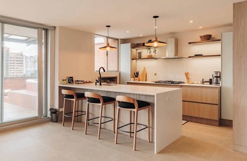 Los Naranjos Apartment | EP| Bright Apt W/AC, Workspace, Jacuzzi