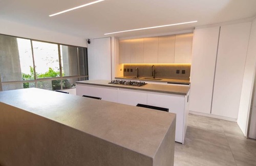 Las Lomas I Apartment | |EP| Elegant PH w/Rooftop, BBQ,AC & Office