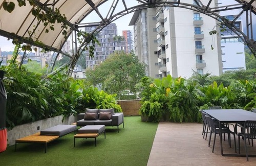 Las Lomas I Apartment | |EP| Elegant PH w/Rooftop, BBQ,AC & Office