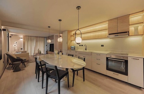 Zona Rosa Apartment | EP| Revellion 5BR Apt A/C, WorkSpace, Washer&Dryer