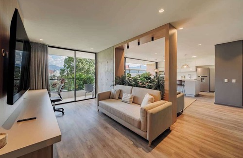 Lalinde Apartment | |EP| Spacious Apt W/Desk, Balcony, pool/Views