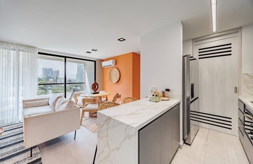 Castropol Apartment | |EP| Spacious Apt W/Gym, Balcony, AC, Dryer