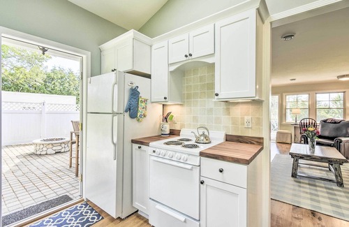 Ephraim Cottage | Ephraim Home w/Yard - Walk to Lake Michigan!