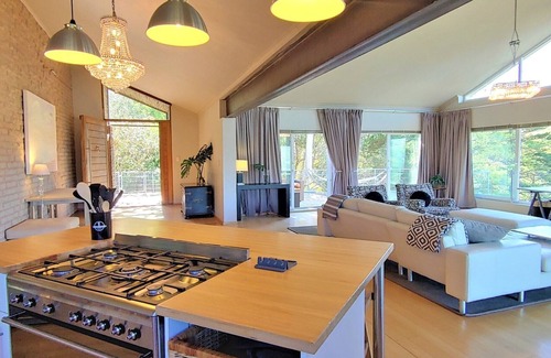 Hout Bay House | Epic 3BR, views, braai, pool, WiFi with backup
