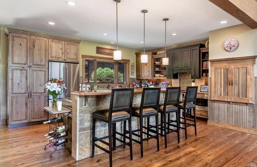 Eagle-Vail House | Epic 4BR Home w/new Jacuzzi, Minutes From BC/Vail Ski Resorts
