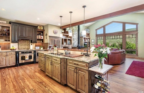 Eagle-Vail House | Epic 4BR Home w/new Jacuzzi, Minutes From BC/Vail Ski Resorts