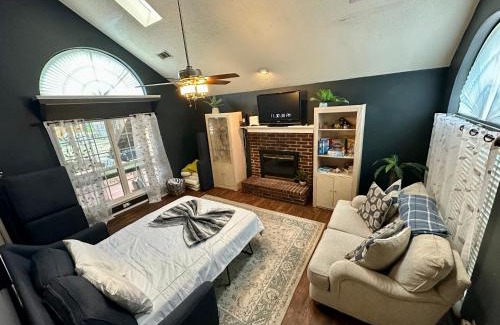 Ederville House | Epic Location Cool Pool, 6Flags, Rangers, Cowboys