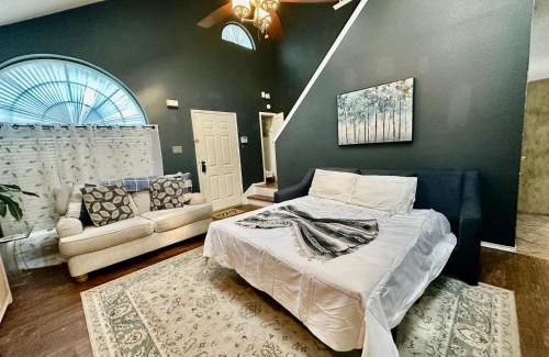 Ederville House | Epic Location Cool Pool, 6Flags, Rangers, Cowboys