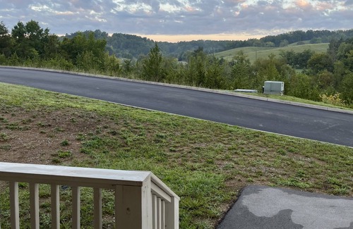 Sevierville Cottage | Epic Mountain Retreat – Game Room, Fire Pit, Pool