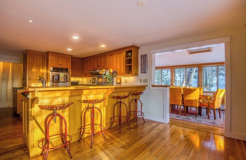 Jackson House | EPIC Mountain View Home : Minutes to Skiing!