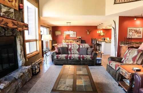 Purgatory Condo | Epic Mountain Views! End Unit! 2 Miles North of Purgatory! Heated Pool !