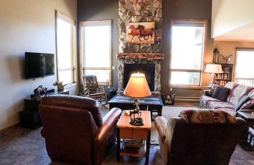 Purgatory Condo | Epic Mountain Views! End Unit! 2 Miles North of Purgatory! Heated Pool !