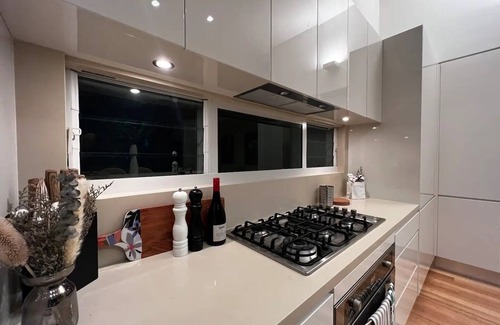 Kiama Heights House | Epic Ocean Farm View House with Japanese Bath