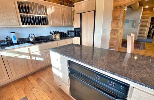 Bayfield Cabin | Epic Retreat on 37 acres with Mountain Views, Private Hot Tub, Pet Friendly