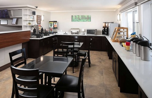 Sequim Apartment | Epic Vacay! King Unit, Breakfast, Spa & Wellness Center, Close to Attractions