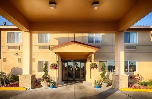 Sequim Apartment | Epic Vacay! King Unit, Breakfast, Spa & Wellness Center, Close to Attractions