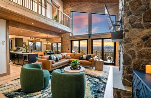 Bethel House | Epic Views, 9Mi SR, GameRm, Theatre, HTub, Sauna