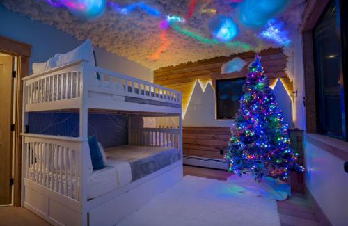 Bethel House | Epic Views, 9Mi SR, GameRm, Theatre, HTub, Sauna