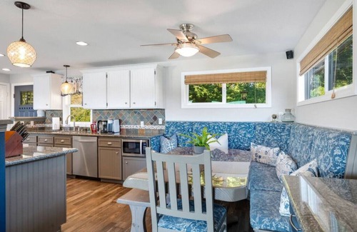 Home House | Epic Views: Hot Tub, 3BR/3BA, Sleeps10, Remote Retreat!