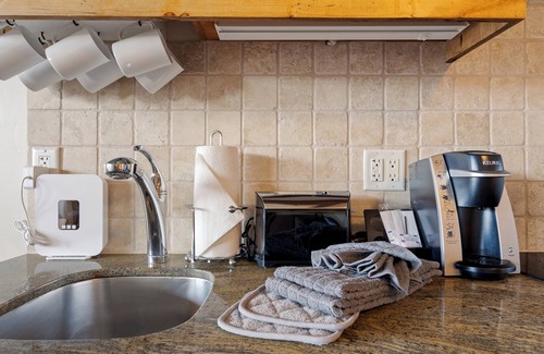 Kimball Junction Condo | Epic Views of Utah Olympic Park | Hot Tub | 1 Bdrm+ Loft | Sleeps 8