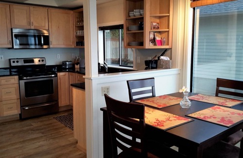 Union House | Epic Views! Waterfront near Alderbrook. Union City Beach House at Hood Canal