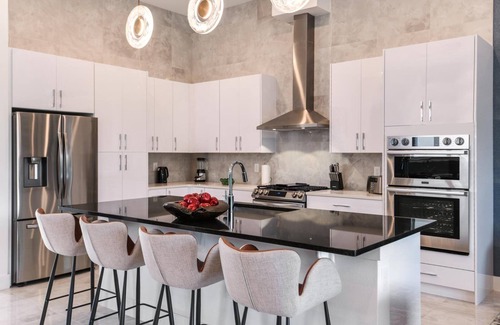 Loughman House | Epic Villa Near Disney w/Sci-Fi Theme BR, Arcade, Theater, Game Loft & Spa Pool