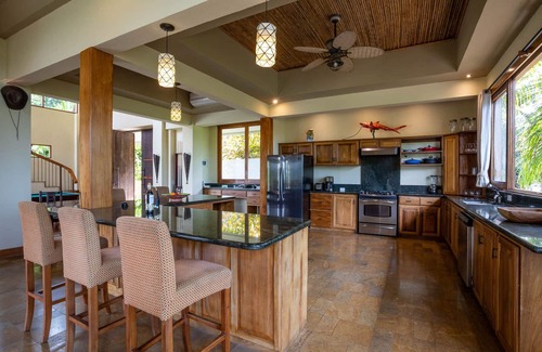 Valle Pura Vida House | Epic Wildlife, Jungle & Ocean View! Near Manuel Antonio Park - Rainforest Estate