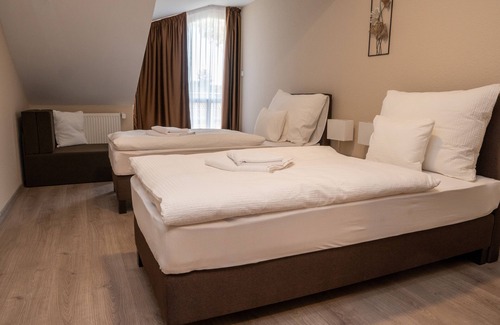 Vecses Hotel | Eprespark Panzio