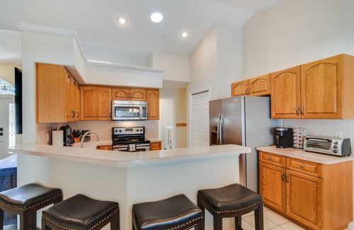 Ocala House | Equestrian Paradise w/Swimming Pool 12 min to WEC Walk to Food, Mall, Shops