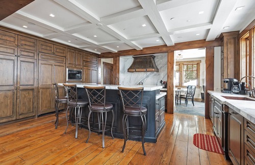 Empire Pass House | Equinox at Empire Pass | Ski in/out | Hot Tub | On Call Shuttle