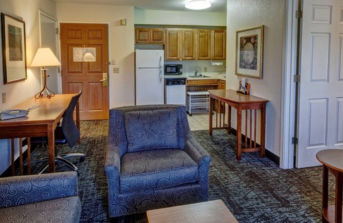 Glendale Condo | Equipped King Suite | Complimentary Breakfast, Outdoor Pool + Shared Hot Tub