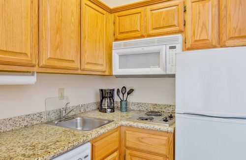 Brownsville Apartment | Equipped Studio | Free Daily Breakfast, Pool + Business Center