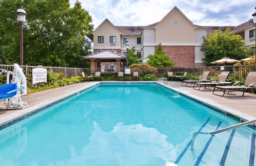Shelby Township Apartment | Equipped Suite | Free Breakfast, 24h Business Center + Seasonal Pool